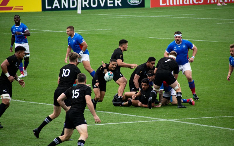 Rugbyspiel während des Six-Nations-Turniers in einem vollen Stadion