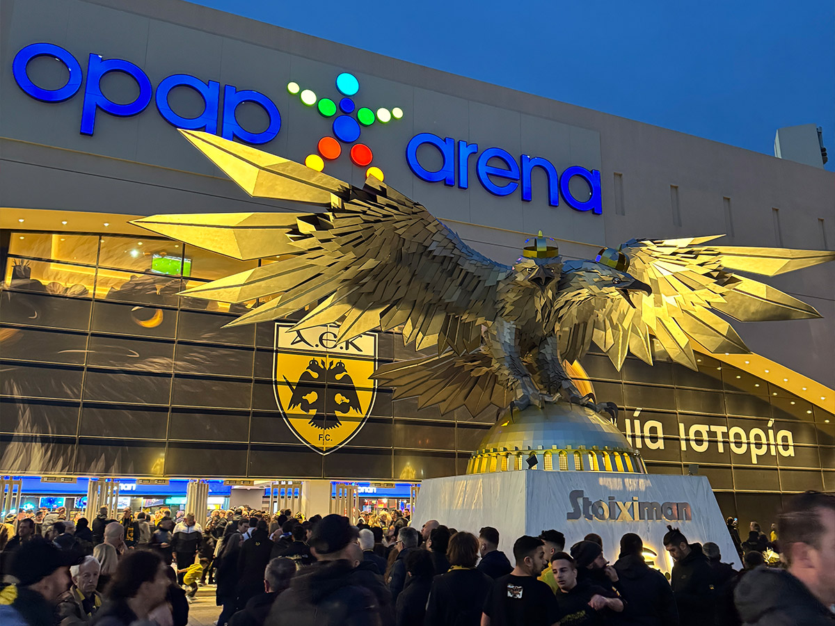 Griechische Fußballatmosphäre auf der Tribüne